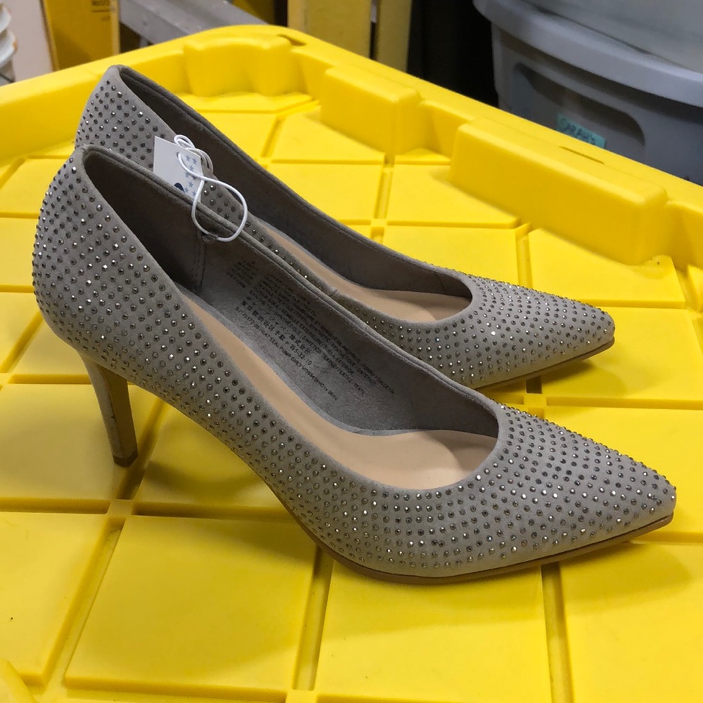 Grey studded pumps NWT Size 6